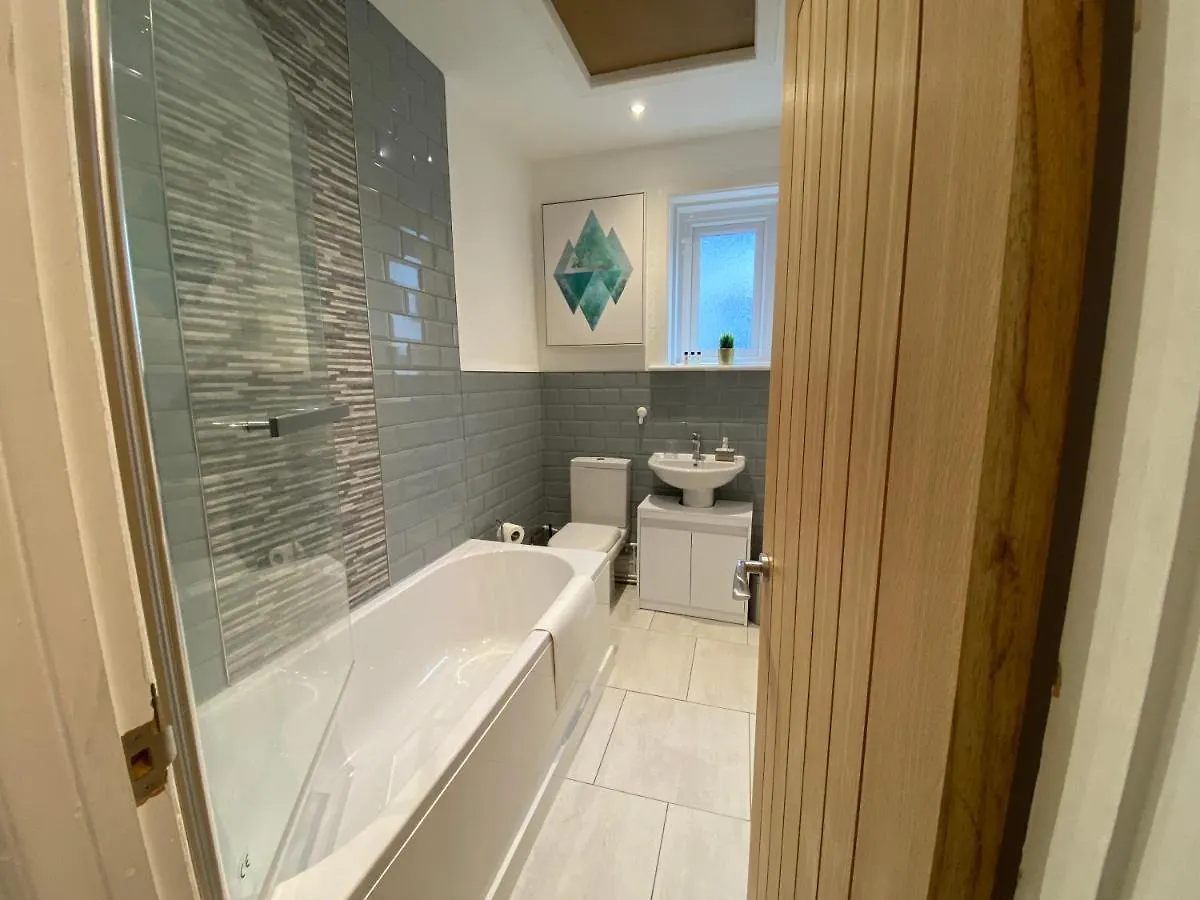 Judah Suites By Koya Homes - Tv Bed Apartment, Central High Street, Free Parking Barry