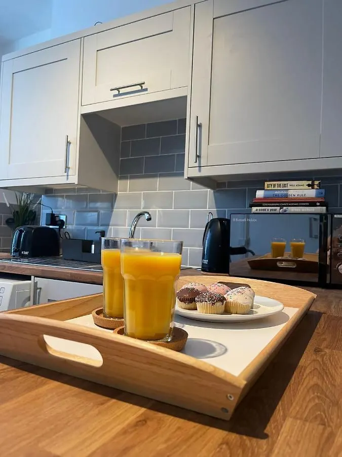Judah Suites By Koya Homes - Tv Bed Apartment, Central High Street, Free Parking Barry