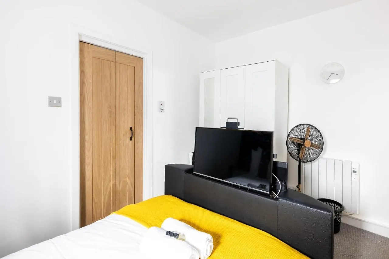 Judah Suites By Koya Homes - Tv Bed Apartment, Central High Street, Free Parking Barry