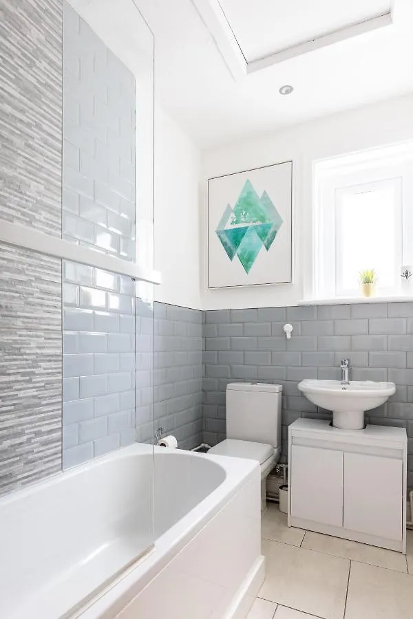 Judah Suites By Koya Homes - Tv Bed Apartment, Central High Street, Free Parking Barry